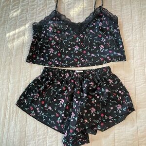 Colsie Black Floral Satin Pajama Set with Lace Trim Size Small